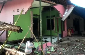 Warga Was-was, Fenomena Tanah Bergerak Nyaris Robohkan 4 Rumah di Cikarang