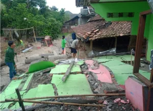 8 Rumah di Cikarang Pusat Rusak Akibat Pergerakan Tanah