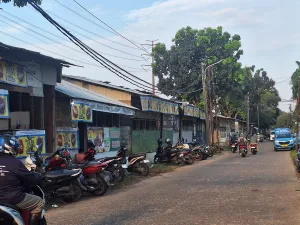 Peringatan Diabaikan, Puluhan Bangli Warkop Samping Unisma Dibongkar Besok