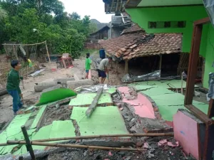 Pemkab Bekasi Libatkan Ahli Geologi Kaji Pergerakan Tanah di Desa Sukamahi