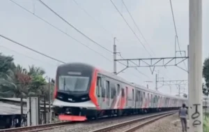Kereta Listrik Baru Berteknologi TCMS Mulai Beroperasi di Jalur Cikarang