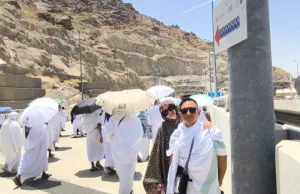 Jemaah Haji Asal Indonesia Menuju Mina Lontar Jumrah Usai Wukuf di Arafah