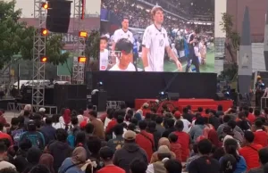 Suporter Tumpah Ruah Nobar Indonesia vs Jepang di Area Stadion Patriot Bekasi