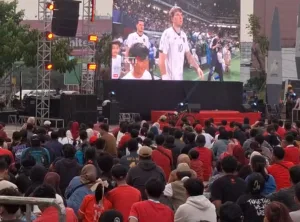 Suporter Tumpah Ruah Nobar Indonesia vs Jepang di Area Stadion Patriot Bekasi