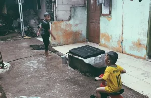 Main Hujan-Hujanan Bikin Sakit, Mitos atau Fakta?