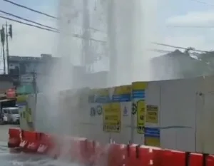 Pipa SPAM di Jatiwaringin Bocor Saat Uji Coba, Air Sempat Menyembur ke Jalan