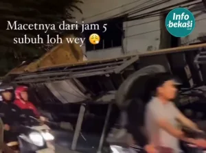 Truk Kejeblos di Kaliabang Bekasi Utara di Jalur Padat Lalu Lintas