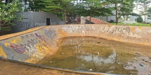 Gedung Creative Center Bekasi Butuh Sentuhan Perawatan
