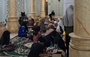 Kebakaran Toko Ban Medan Satria, Puluhan Warga Panik, Mengungsi ke Masjid