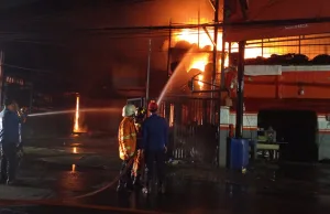Pegawai Toko Ungkap Detik-Detik Gudang Ban di Jatimakmur Terbakar