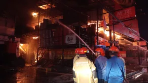 Pemilik Toko Ban Diduga Diperas Rp8 Juta Oknum Warga, Damkar Bekasi: Pemadaman Tidak Dipungut Biaya