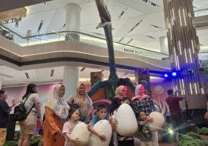 Instalasi Dinosaurus Tertinggi di Dunia Ada di Pakuwon Mall Bekasi Menemani Liburan Sekolah