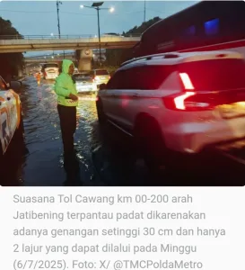 Tol Cikampek Terendam, Perjuangan Pengendara di Tengah Banjir