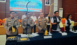 15 Bandit Jalanan di Bekasi Ditangkap, Polisi Sita Senjata Tajam dan Motor Curian