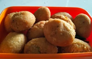 Combro, Kelezatan Oncom di Dalam Singkong