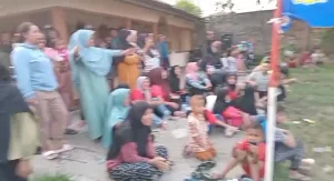 Ini Video Suporter Emak-emak di Lapangan Tarkam Saat Dukung Suami Bertanding Sepak Bola