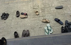 Sandal Hilang Usai Salat Jumat, Fenomena Klasik Pernah Dialami Warga hingga Walikota Bekasi