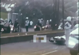 Kecelakaan Tunggal di Kalimalang, Pemotor Vespa Terperosok Saat Menyalip
