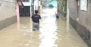 Kali Bekasi Meluap, 70 Rumah Warga Margahayu Terendam Banjir Hingga 1,5 Meter