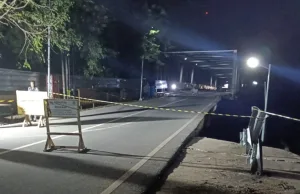 Jembatan Cipamingkis Longsor, Warga dan Pengendara Tidak Bisa Melintas