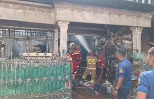 Diduga Korsleting Listrik, Rumah 2 Lantai di Harapan Baru Dilalap si Jago Merah