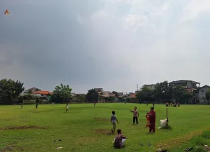 Lapangan Tersembunyi di Kranji, Oase Hijau di Tengah Padatnya Permukiman