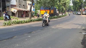 Jalan Raya Cipendawa Rusak Parah, Warga Minta Pemkot Bekasi Segera Turun Tangan