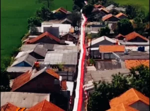 Bendera Merah Putih Membentang Sepanjang 1 Kilometer di Langit Kedungwaringin