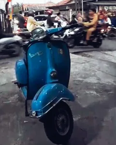 Pesona Abadi Vespa: Mengapa Skuter Ikonik Ini Tetap Digandrungi Hingga Kini?