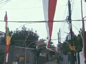 Bendera Merah Putih Membentang 1 Kilometer di Gang Ciketing, Cara Warga Sambut HUT RI ke-80