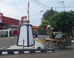 Becak dan Tugu Perjuangan Bekasi Timur: Potret Harmoni Masa Lalu dan Kini