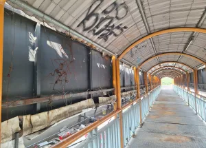 JPO Jalan A.Yani Kota Bekasi Butuh Perhatian, Kondisi Rusak Ancam Keselamatan Pengguna
