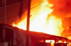 Kebakaran Pasar Pejuang Medansatria, Petugas Damkar Datang Padamkan Si Jago Merah