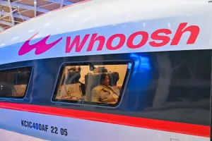 Kungker ke Jabar, Presiden Prabowo Subianto Naik Kereta Whoosh Satu Gerbong dengan Warga