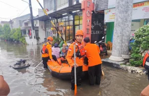 6 Lokasi di Kota Bekasi Kena Banjir, Rusak Rumah dan Pohon Tumbang Akibat Diguyur Hujan
