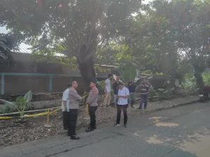 Polisi Selidiki Penemuan Jasad Bayi Perempuan Terbungkus Plastik Kresek di Saluran Polder Air