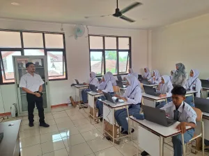 Kemensos Ungkap Ratusan Guru Mundur, SRMA 13 Bekasi Beri Contoh Sukses Pertahankan Pendidik