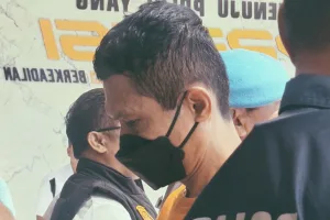 Mendekam di Kantor Polisi, Ini Tampang Ustaz Masturo Rohili dengan Seragam Tahanan