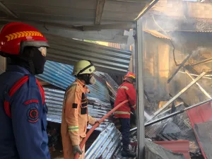 Ini Penyebab Terbakar Pabrik Kardus di Mustikajaya