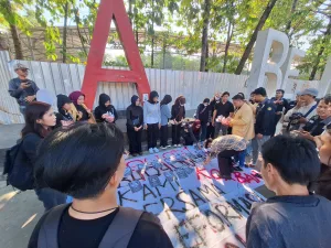 Mahasiswa Lintas Kampus di Bekasi Gelar Aksi Damai dan Tabur Bunga Peringati September Hitam