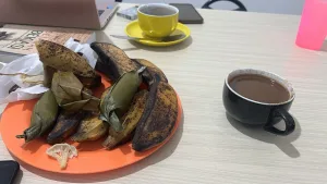 Pisang Rebus dan Secangkir Kopi: Sederhana, Nikmat, dan Mengenang Rumah