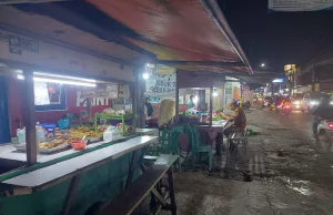 Menjelajahi Ragam Kuliner di Kampung Siluman, Pusat Jajanan Kekinian