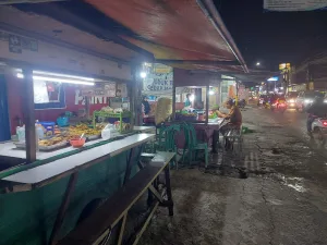 Menjelajahi Ragam Kuliner di Kampung Siluman, Pusat Jajanan Kekinian