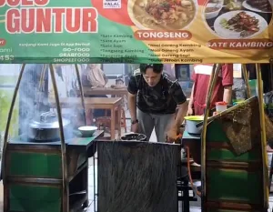 Dari Solo ke Bekasi, Kisah Sukses Sate Tongseng Pak Guntur Melegenda