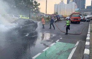 Ini Kronologi Mobil Sedan Hangus Terbakar di Rawapanjang