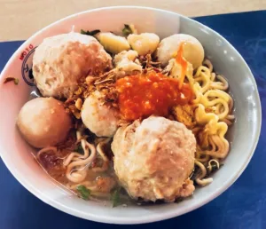 Mitos atau Fakta: Mayoritas Wanita Suka Makan Bakso? 