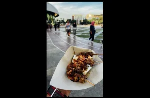 Sate Kikil Bang Latif: Potret Kehidupan Pedagang Kecil ‘Menemani’ Suporter dan Pelari