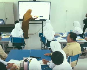 Mengenal Smartboard, Inovasi Papan Tulis Digital yang Diresmikan Presiden Prabowo di Bekasi