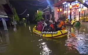 Jatiasih Diterjang Banjir, Kali Cakung Rendam Kompleks Dosen IKIP Setinggi 1 Meter