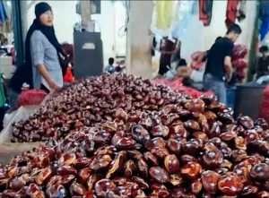Pasar Induk Cibitung ‘Kebanjiran’ Jengkol, Pencinta Nasi Uduk Senyum Sumringah